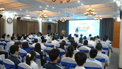 Giữ người tài: Không thể chỉ 'trải thảm đỏ' trên giấy