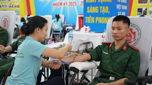 Chủ Nhật Đỏ tại Học viện Kỹ thuật Quân sự: Thắp sáng tinh thần sẻ chia
