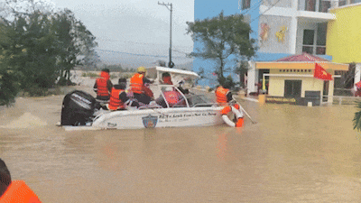 Lực lượng Công an hỗ trợ các tỉnh miền Trung ứng phó mưa lũ, bảo đảm an toàn cho người dân