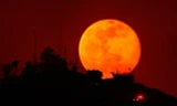 Vì sao Mặt Trăng có màu đỏ khi xảy ra nguyệt thực toàn phần?
