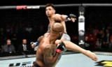 Aleksandar Rakic đã khiến đối thủ Jimi Manuwa bất tỉnh bằng một cú đá.