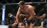 Stipe Miocic hạ đo ván Alistair Overeem.
