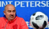 HLV Stanislav Cherchesov tự tin tuyên bố sẽ "bắt chết" Salah. Ảnh: AFP.