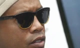 Vì sao Ronaldinho bị tước hộ chiếu và phong tỏa tài sản?