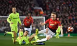 Sergio Busquets may mắn thoát thẻ đỏ trong trận gặp M.U.