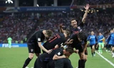 Thắng nghẹt thở tuyển Nga, Croatia lập nhiều kỳ tích