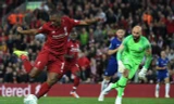 Pha bỏ lỡ khó tin của Sturridge.