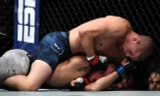 Joe Lauzon hạ knock-out Jonathan Pearce.