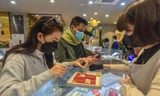 Người dân Hà Nội ùn ùn mua vàng trước Ngày vía Thần Tài