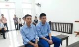 Các cựu sĩ quan cảnh sát Tiến và Dũng tại tòa.