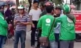 Tài xế GrabBike hỗn chiến ở bến xe, cảnh sát nổ súng trấn áp