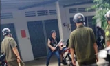 Cầm mã tấu chém 4 nhát vào đầu công an