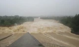 Mưa suốt đêm ngày, hồ thuỷ lợi lớn nhất Nghệ An bắt đầu xả tràn