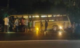 Cả trăm người dân địa phương đã ra hỗ trợ, cứu nạn xe khách
