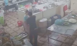 Kinh hoàng cảnh nữ phụ bếp bị tạt axit bỏng mặt, hỏng một bên mắt