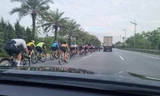 Đạp xe thể dục 'đua với tử thần' vào đường cao tốc ở Hà Nội