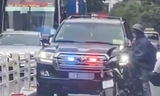 Vụ xe biển xanh 80A bị chặn trên phố: Ô tô đang đi làm công vụ