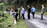  Lực lượng chức năng rà soát khu vực hiện trường gây án ở đèo Kéo Mác