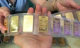 Giá vàng thế giới giảm sâu, trong nước loạn nhịp