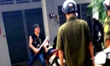 Trung úy công an bị thanh niên nghi ngáo đá chém đứt gân tay