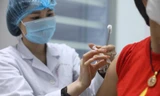 Hà Nội toàn lực phấn đấu hoàn thành bao phủ vắc xin phòng COVID-19 cho người dân