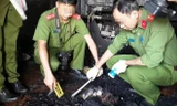Phá cửa căn nhà cháy, phát hiện thi thể nam trong thùng kim loại