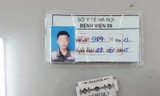 Thẻ điều trị tại Bệnh viện 09 (nơi điều trị bệnh nhân HIV giai đoạn cuối) của Trần Xuân Thanh và con dao lam đối tượng sử dụng chống trả CSGT