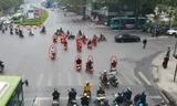 Ngao ngán với trăm kiểu vượt đèn đỏ tại Hà Nội