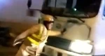 Công an tạm giữ tài xế lái xe tải 'ép' CSGT đi lùi trên phố