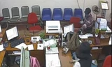 Hình ảnh Minh xông vào ngân hàng bị camera ghi lại