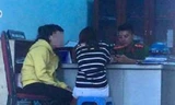 Hai cô gái được giải cứu khỏi quán cà phê đang khai báo tại cơ quan công an