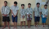 Các đối tượng trong băng nhóm cướp giật bị công an bắt giữ - Ảnh: Tuấn Thành