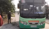 Xe buýt có chị T. làm tiếp viên