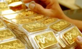 Giá vàng trong nước để mất 100.000 đồng/lượng, nhà đầu tư có bán tháo trong tuần tới?