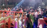 Cơ quan chức năng kiểm tra bên trong quán DC Club