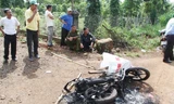 Hiện trường nơi chiếc xe máy bị người dân đốt cháy trong đêm