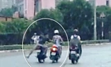 Táo tợn dùng súng điện cướp xe máy giữa ban ngày