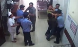 Chồng bệnh nhân hành hung nữ bác sĩ ngay tại bệnh viện