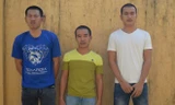 Tuấn, Văn và Quỳnh (từ trái sang) đạng bị tạm giam tại công an huyện Bố Trạch