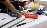 Các thanh kiếm, mã tấu, roi điện bị phát hiện. Ảnh: Khánh Trung