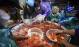 Ngày ông Công ông Táo, thực phẩm tăng giá chóng mặt