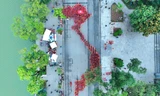 Hơn 1.000 phụ nữ mặc áo dài diễu hành, xếp hình bản đồ Việt Nam bên Hồ Hoàn Kiếm