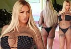 Katie Price khoe dáng với áo tắm lưới đầy khiêu khích