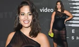 Mẫu ngoại cỡ Ashley Graham bầu 5 tháng vẫn mặc xuyên thấu gợi cảm
