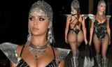 Mẫu nội y Demi Rose lại hở bạo, khoe da thịt 'nhức mắt' đi chơi Halloween 
