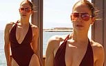 Jennifer Lopez khoe ảnh áo tắm quyến rũ ngất ngây ở tuổi 50