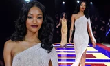 Jourdan Dunn 'thả rông' trong show diễn của Tommy Hilfiger