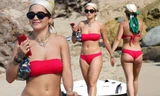 Rita Ora nảy nở hút mắt với áo tắm 2 mảnh nhỏ xíu