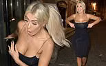 Chloe Ferry mặc áo 2 dây mỏng tang, không nội y phô vòng 1 ngoại cỡ
