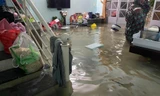 Mưa lớn kỉ lục, người dân Đà Nẵng hối hả kê đồ chạy lụt trong đêm